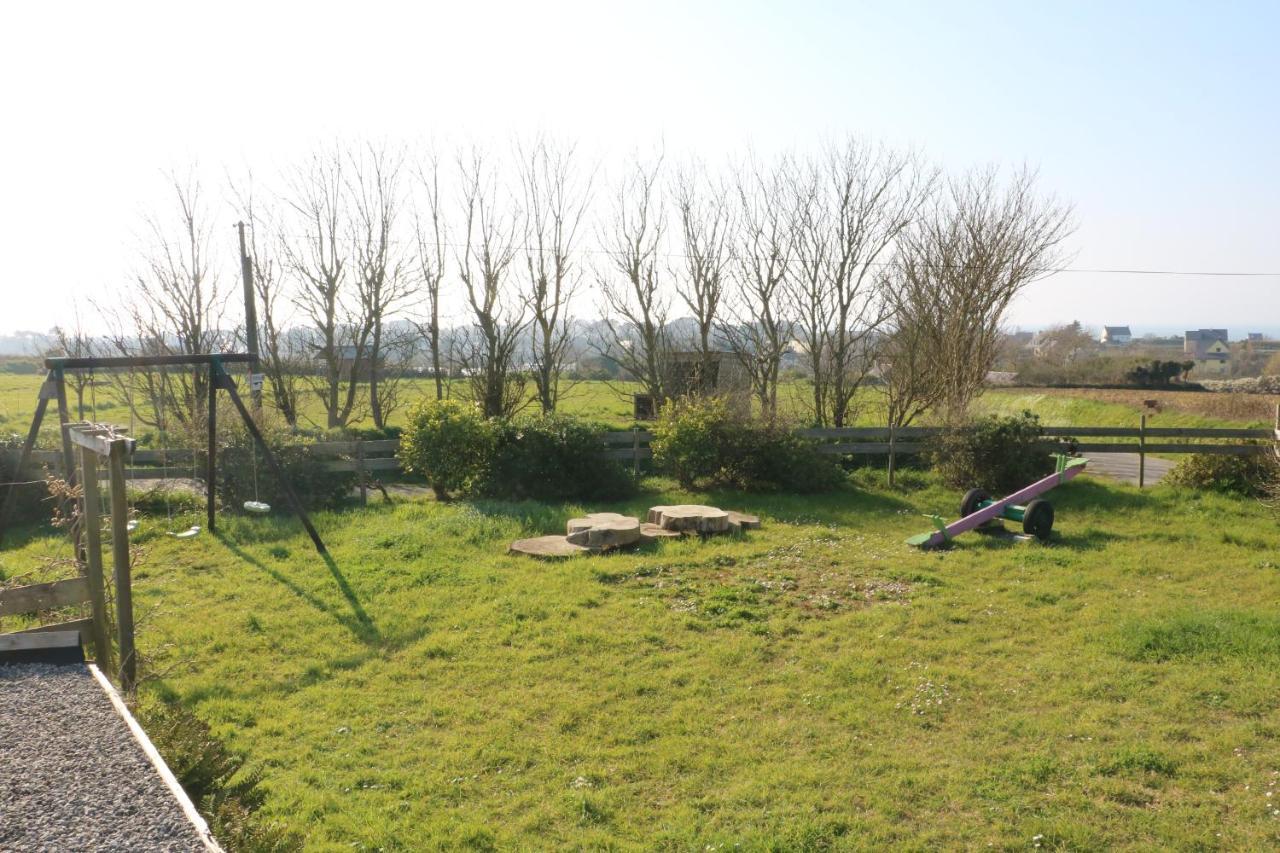 Les Gites Aux Volets Roses Landunvez Luaran gambar